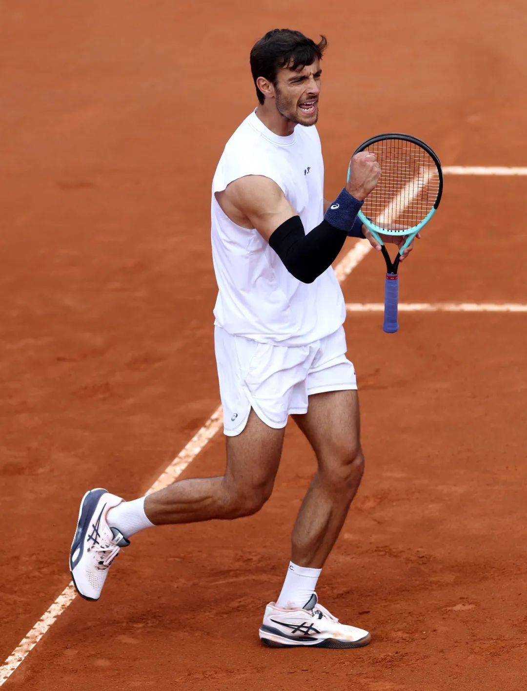 调整战略与 调整战略与